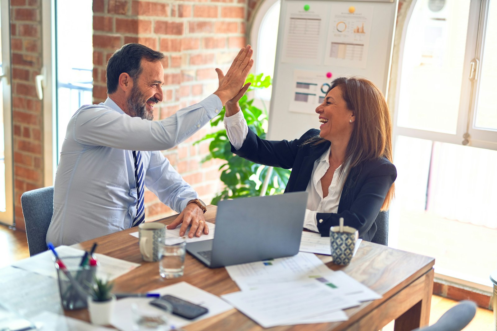 An advisor talking with a student across a table